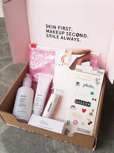 How to Personalize Product Delivery to Enhance Customer Experience Example Packaging Unboxing Glossier